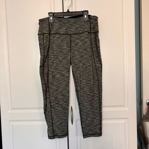 Victoria's Secret Knockout Sport Capri Leggings - Olive Green - Large
